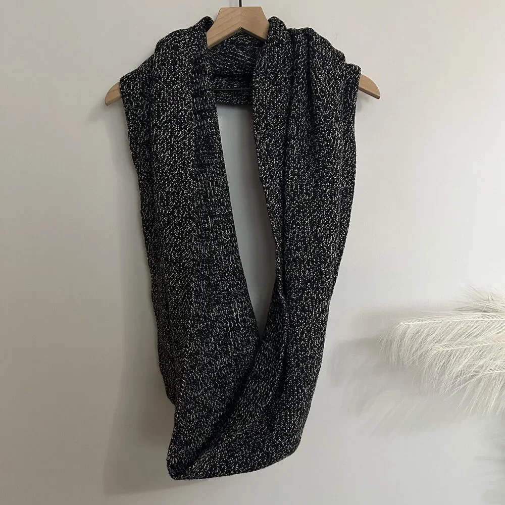 Everlane Chunky 100% Wool Scarf - Black Marl